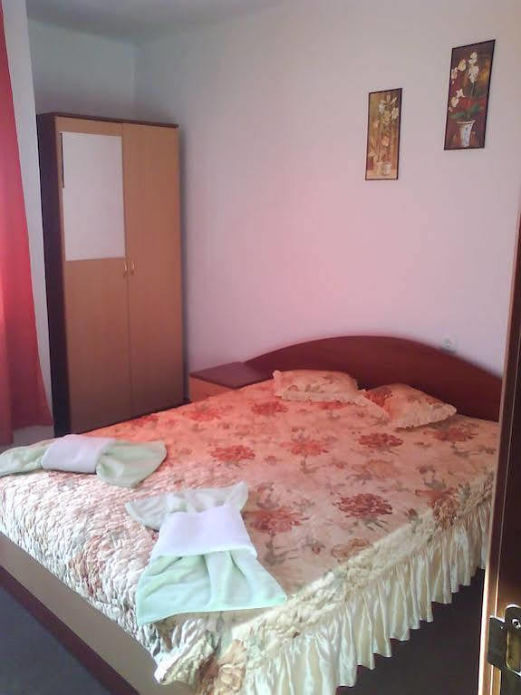 Ivet Guest House ออบซอร์ ภายนอก รูปภาพ